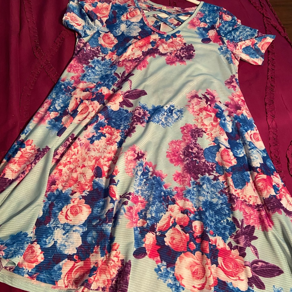 Dress - Picture 7 of 7
